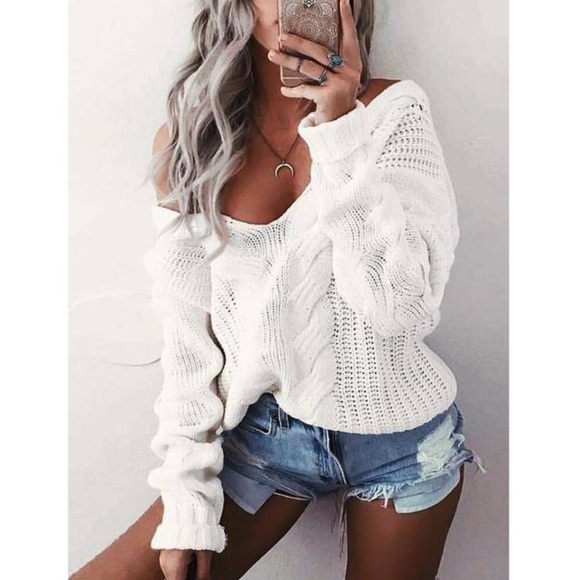 Sweaters - ❌❌SOLD❌❌WHITE RELAXED FIT KNIT SWEATER